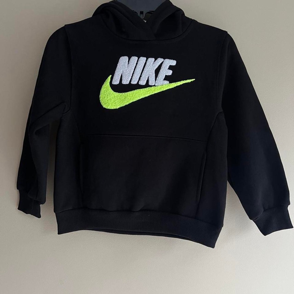 Nike Kids Black Chenille Logo Fleece Hoodie Sweatshirt Size 6